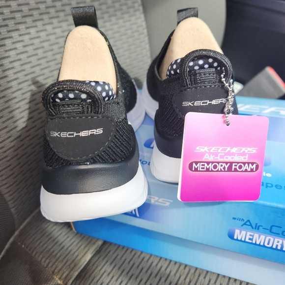 NWT sketchers stretch air cooled memory foam girls sneaker - Picture 3 of 4